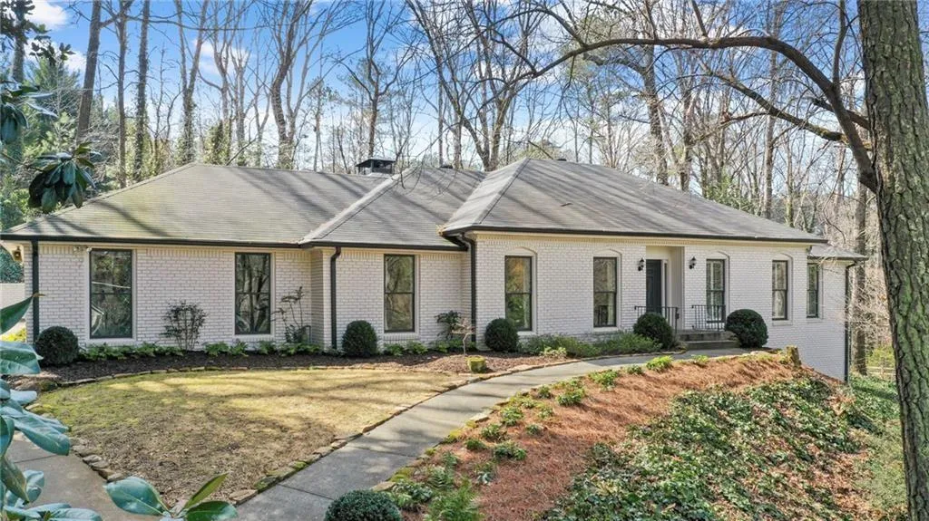 630 Edgewater Trail, Sandy Springs, Georgia 30328, 3 Bedrooms Bedrooms, ,2 BathroomsBathrooms,Residential,Sold,630 Edgewater Trail,6843564