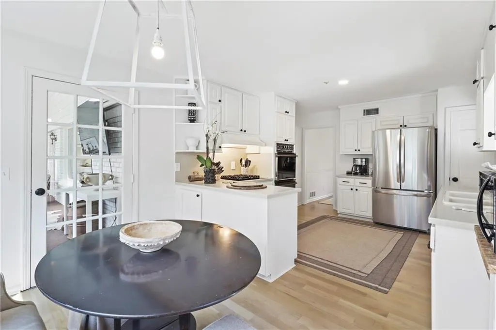 630 Edgewater Trail, Sandy Springs, Georgia 30328, 3 Bedrooms Bedrooms, ,2 BathroomsBathrooms,Residential,Sold,630 Edgewater Trail,6843564