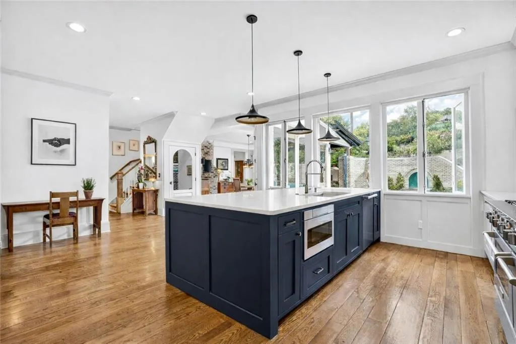 3230 W Andrews Drive Nw, Atlanta, Georgia 30305, 6 Bedrooms Bedrooms, 0 ,5 BathroomsBathrooms,Residential,For Sale,3230 W Andrews Drive Nw,7711901