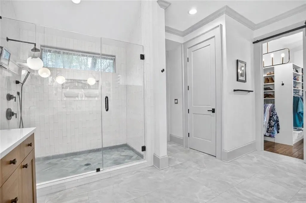 3230 W Andrews Drive Nw, Atlanta, Georgia 30305, 6 Bedrooms Bedrooms, 0 ,5 BathroomsBathrooms,Residential,For Sale,3230 W Andrews Drive Nw,7711901