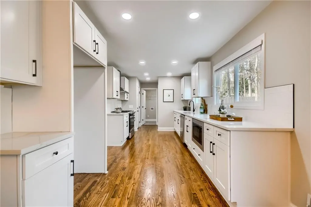 1050 Pitts Road, Sandy Springs, Georgia 30350, 3 Bedrooms Bedrooms, ,2 BathroomsBathrooms,Residential,Sold,1050 Pitts Road,7023717