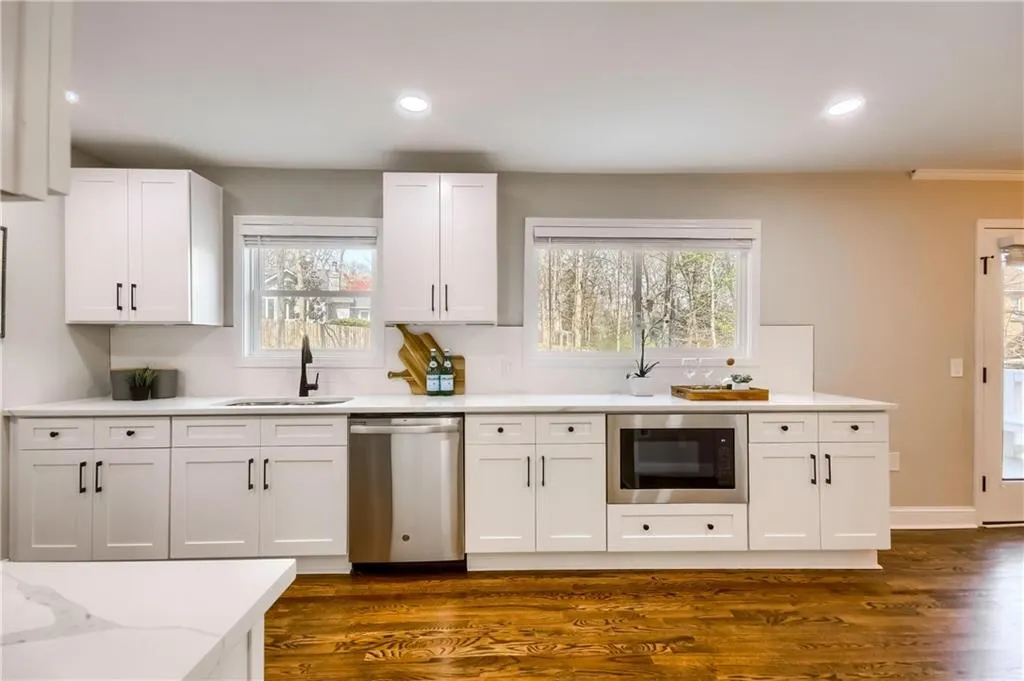 1050 Pitts Road, Sandy Springs, Georgia 30350, 3 Bedrooms Bedrooms, ,2 BathroomsBathrooms,Residential,Sold,1050 Pitts Road,7023717