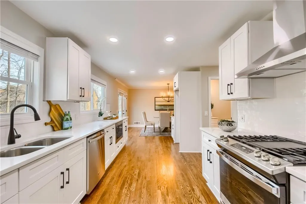 1050 Pitts Road, Sandy Springs, Georgia 30350, 3 Bedrooms Bedrooms, ,2 BathroomsBathrooms,Residential,Sold,1050 Pitts Road,7023717