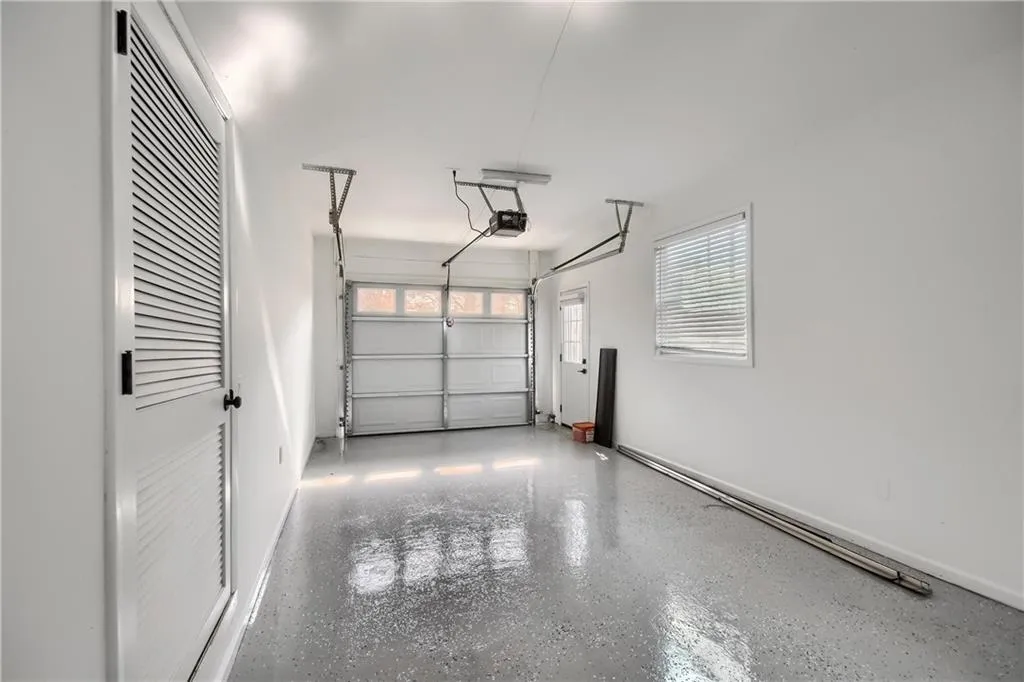 1050 Pitts Road, Sandy Springs, Georgia 30350, 3 Bedrooms Bedrooms, ,2 BathroomsBathrooms,Residential,Sold,1050 Pitts Road,7023717