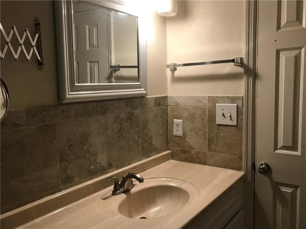390 N River Parkway Unit D, Sandy Springs, Georgia 30350, 3 Bedrooms Bedrooms, ,2 BathroomsBathrooms,Residential,Sold,390 N River Parkway Unit D,6793009