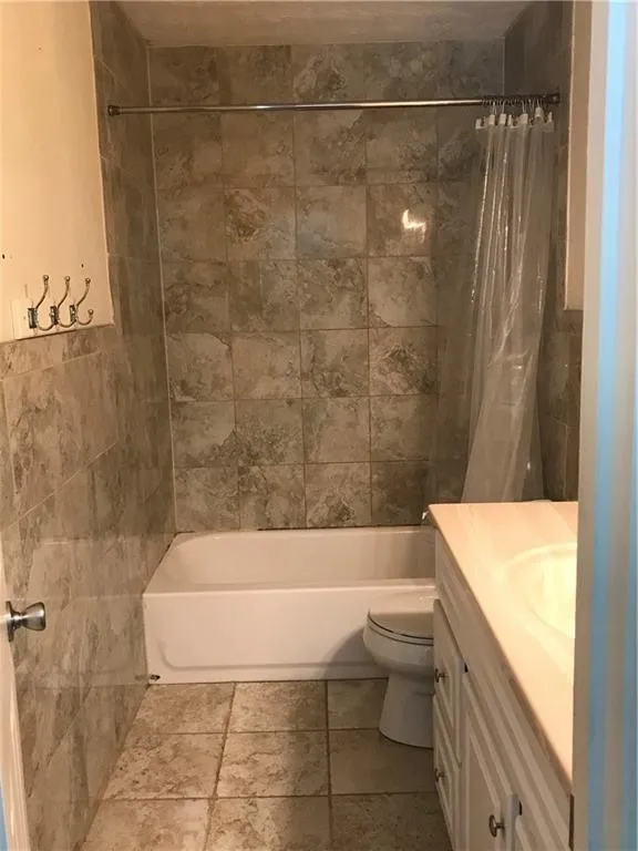 390 N River Parkway Unit D, Sandy Springs, Georgia 30350, 3 Bedrooms Bedrooms, ,2 BathroomsBathrooms,Residential,Sold,390 N River Parkway Unit D,6793009
