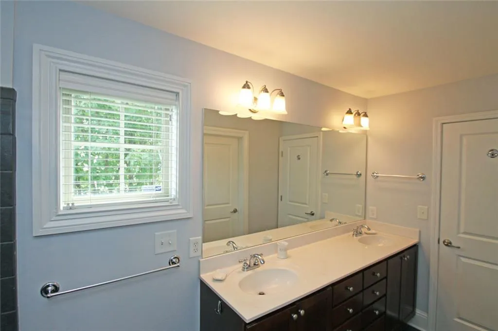 214 Nw Le Gran Cove Nw, Atlanta, Georgia 30328, 2 Bedrooms Bedrooms, ,2 BathroomsBathrooms,Residential,For Sale,214 Nw Le Gran Cove Nw,7620784