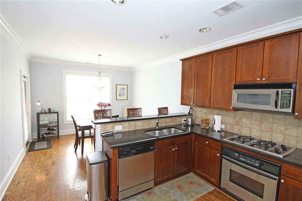 214 Nw Le Gran Cove Nw, Atlanta, Georgia 30328, 2 Bedrooms Bedrooms, ,2 BathroomsBathrooms,Residential,For Sale,214 Nw Le Gran Cove Nw,7620784
