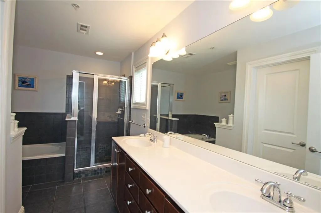 214 Nw Le Gran Cove Nw, Atlanta, Georgia 30328, 2 Bedrooms Bedrooms, ,2 BathroomsBathrooms,Residential,For Sale,214 Nw Le Gran Cove Nw,7620784