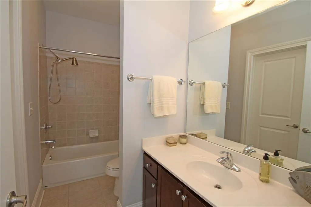 214 Nw Le Gran Cove Nw, Atlanta, Georgia 30328, 2 Bedrooms Bedrooms, ,2 BathroomsBathrooms,Residential,For Sale,214 Nw Le Gran Cove Nw,7620784