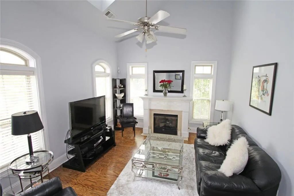 214 Nw Le Gran Cove Nw, Atlanta, Georgia 30328, 2 Bedrooms Bedrooms, ,2 BathroomsBathrooms,Residential,For Sale,214 Nw Le Gran Cove Nw,7620784