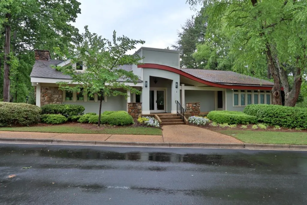 84 Dunwoody Springs Drive Unit 84, Atlanta, Georgia 30328, 3 Bedrooms Bedrooms, ,2 BathroomsBathrooms,Residential,Sold,84 Dunwoody Springs Drive Unit 84,5843259