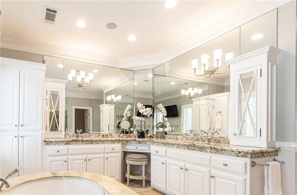 4555 Peachtree Dunwoody Road, Sandy Springs, Georgia 30342, 5 Bedrooms Bedrooms, ,4 BathroomsBathrooms,Residential,Sold,4555 Peachtree Dunwoody Road,7360431