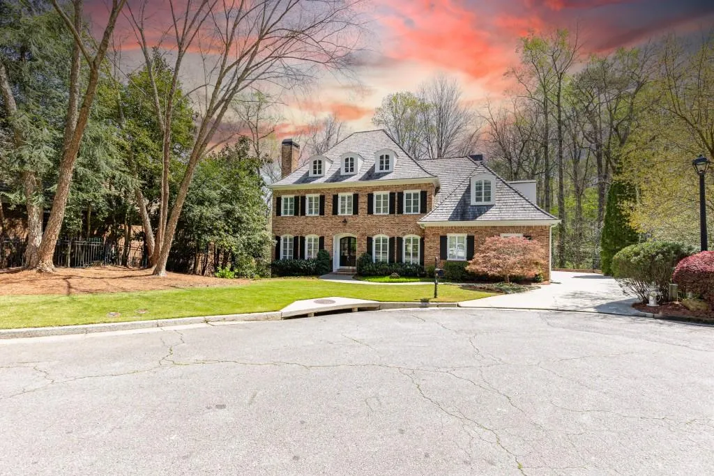 4555 Peachtree Dunwoody Road, Sandy Springs, Georgia 30342, 5 Bedrooms Bedrooms, ,4 BathroomsBathrooms,Residential,Sold,4555 Peachtree Dunwoody Road,7360431