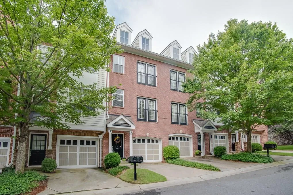 5529 Glenridge Park, Atlanta, Georgia 30342, 2 Bedrooms Bedrooms, ,2 BathroomsBathrooms,Residential,Sold,5529 Glenridge Park,5872770