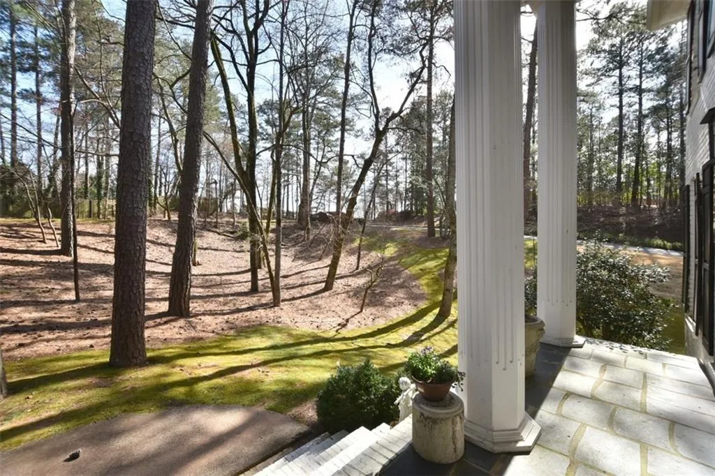 8070 Jett Ferry Road, Atlanta, Georgia 30350, 4 Bedrooms Bedrooms, ,3 BathroomsBathrooms,Residential,Sold,8070 Jett Ferry Road,5903473