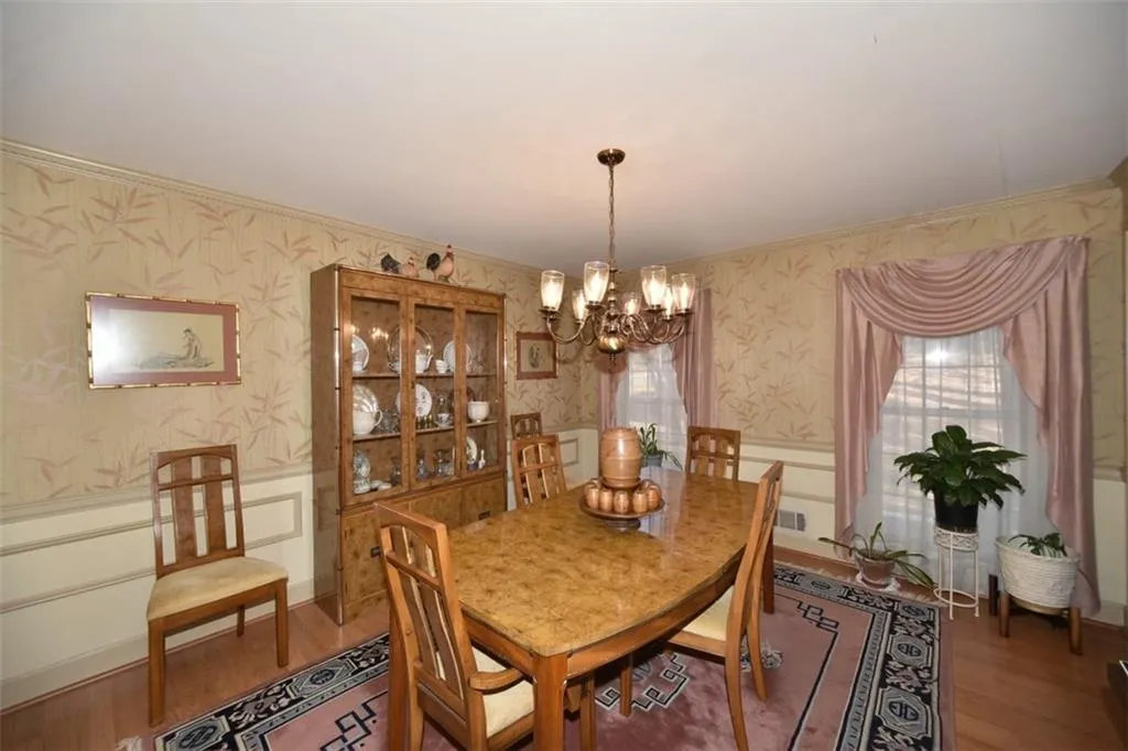 8070 Jett Ferry Road, Atlanta, Georgia 30350, 4 Bedrooms Bedrooms, ,3 BathroomsBathrooms,Residential,Sold,8070 Jett Ferry Road,5903473