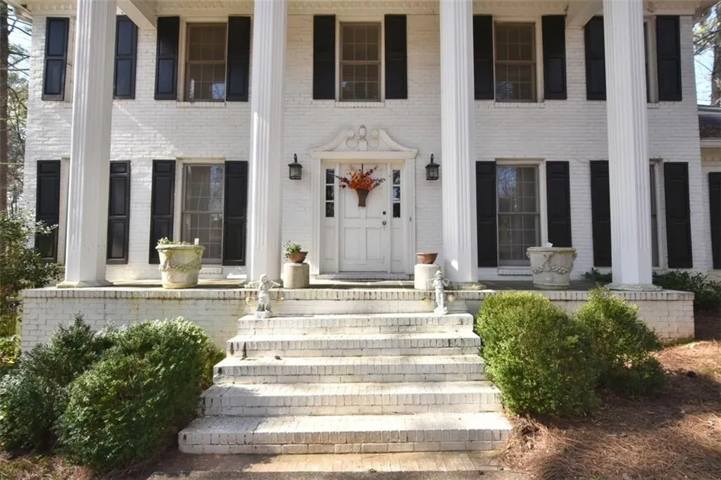 8070 Jett Ferry Road, Atlanta, Georgia 30350, 4 Bedrooms Bedrooms, ,3 BathroomsBathrooms,Residential,Sold,8070 Jett Ferry Road,5903473
