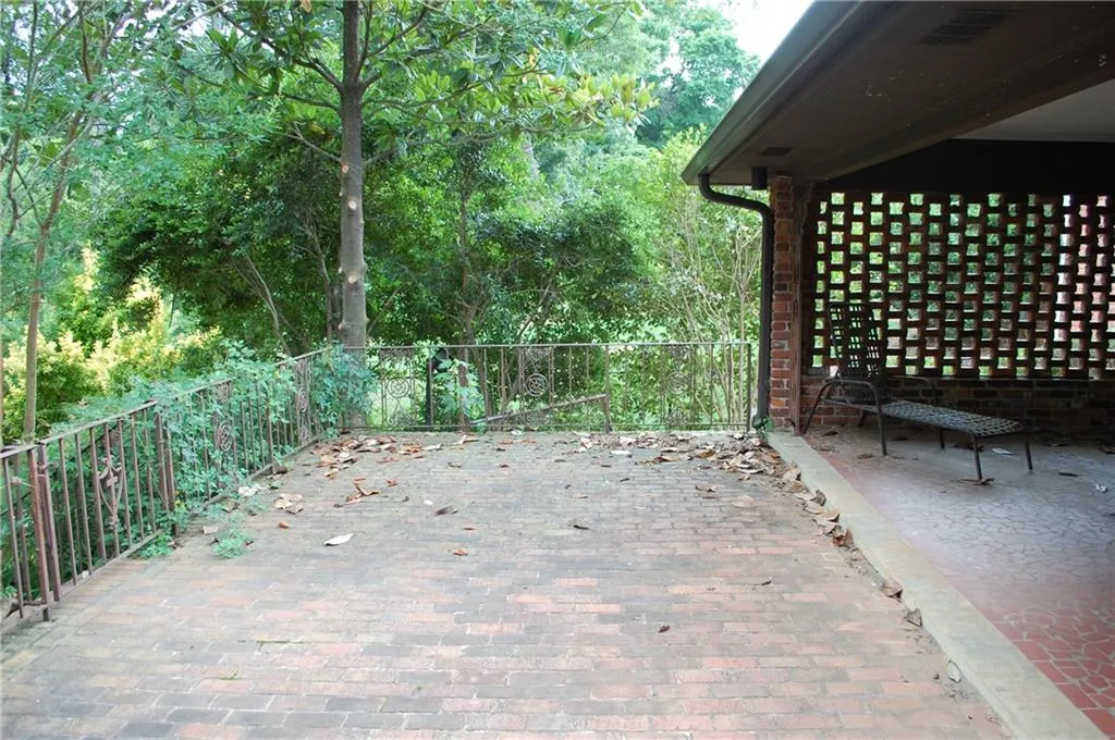 4855 Lansbury Drive, Sandy Springs, Georgia 30342, 4 Bedrooms Bedrooms, ,3 BathroomsBathrooms,Residential,Sold,4855 Lansbury Drive,6029343