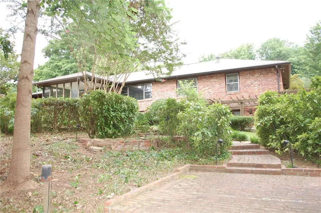 4855 Lansbury Drive, Sandy Springs, Georgia 30342, 4 Bedrooms Bedrooms, ,3 BathroomsBathrooms,Residential,Sold,4855 Lansbury Drive,6029343