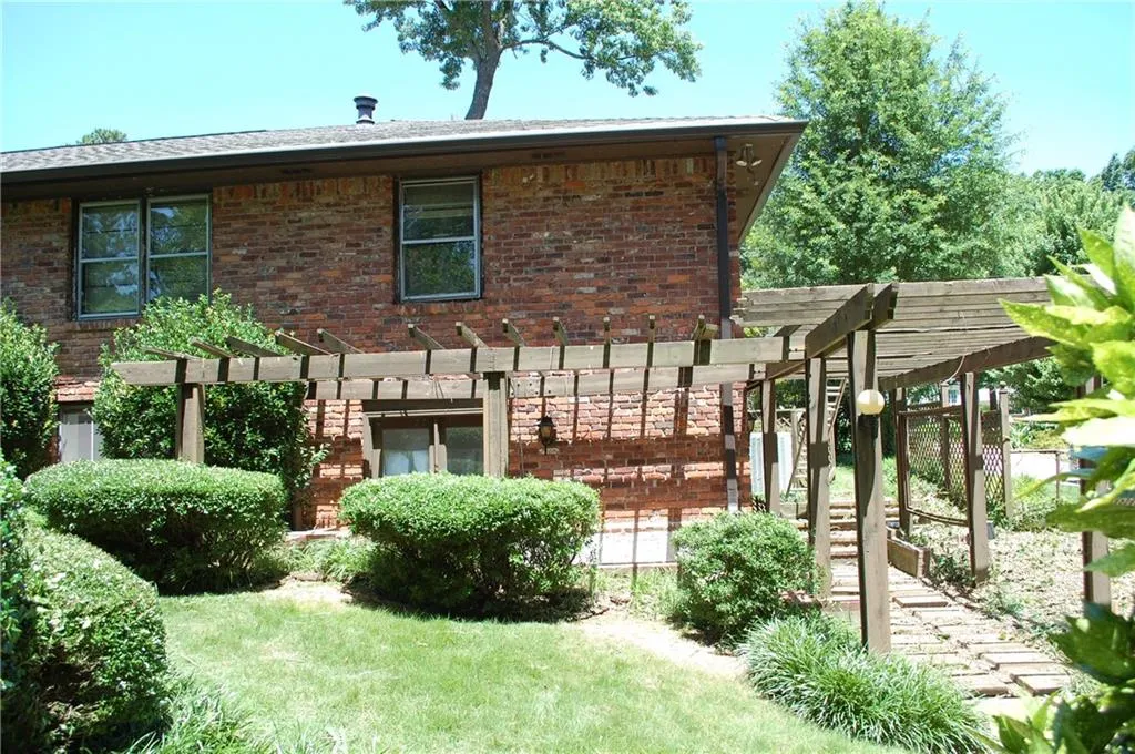 4855 Lansbury Drive, Sandy Springs, Georgia 30342, 4 Bedrooms Bedrooms, ,3 BathroomsBathrooms,Residential,Sold,4855 Lansbury Drive,6029343