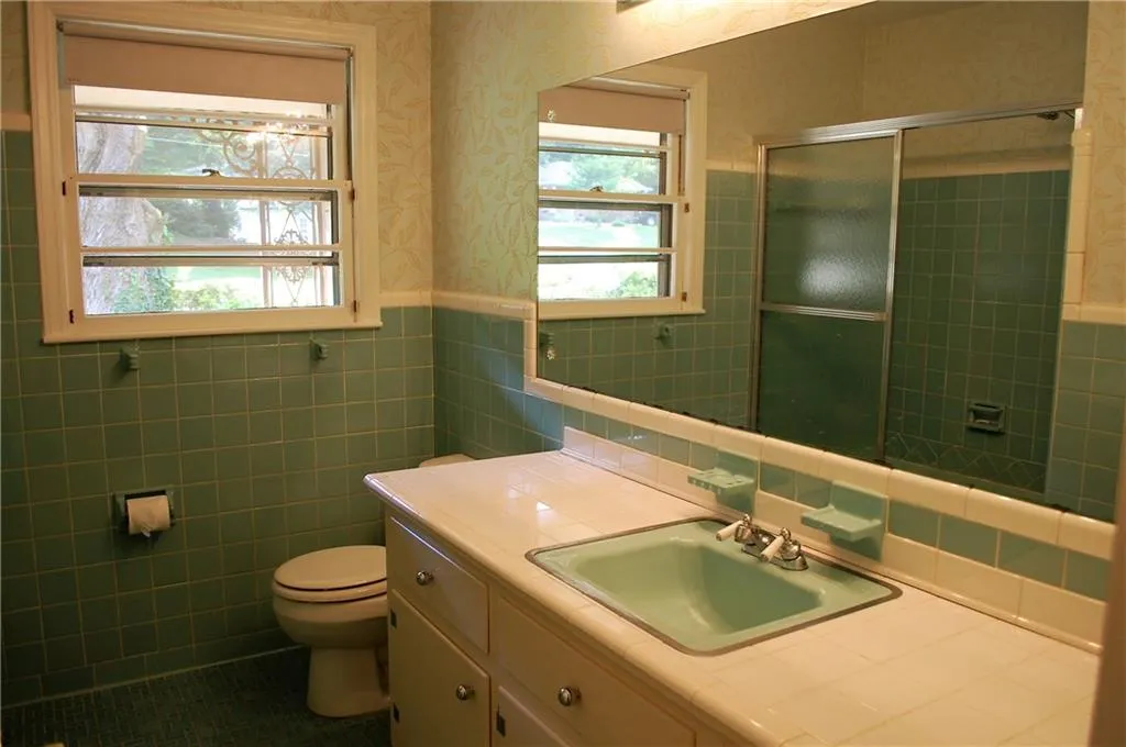 4855 Lansbury Drive, Sandy Springs, Georgia 30342, 4 Bedrooms Bedrooms, ,3 BathroomsBathrooms,Residential,Sold,4855 Lansbury Drive,6029343