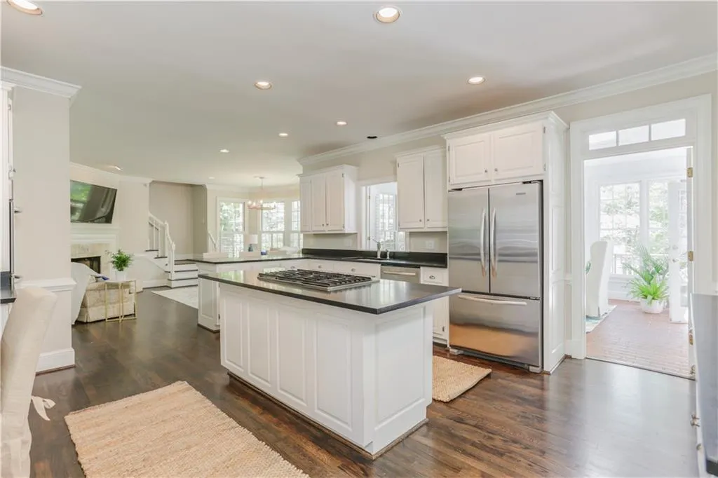 7850 Fawndale Way, Sandy Springs, Georgia 30350, 5 Bedrooms Bedrooms, ,4 BathroomsBathrooms,Residential,Sold,7850 Fawndale Way,6563205