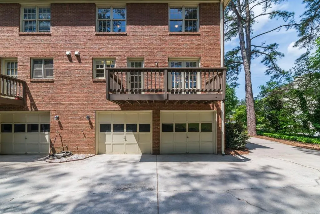 637 Corbin Lake Court, Sandy Springs, Georgia 30350, 3 Bedrooms Bedrooms, ,2 BathroomsBathrooms,Residential,Sold,637 Corbin Lake Court,5683194