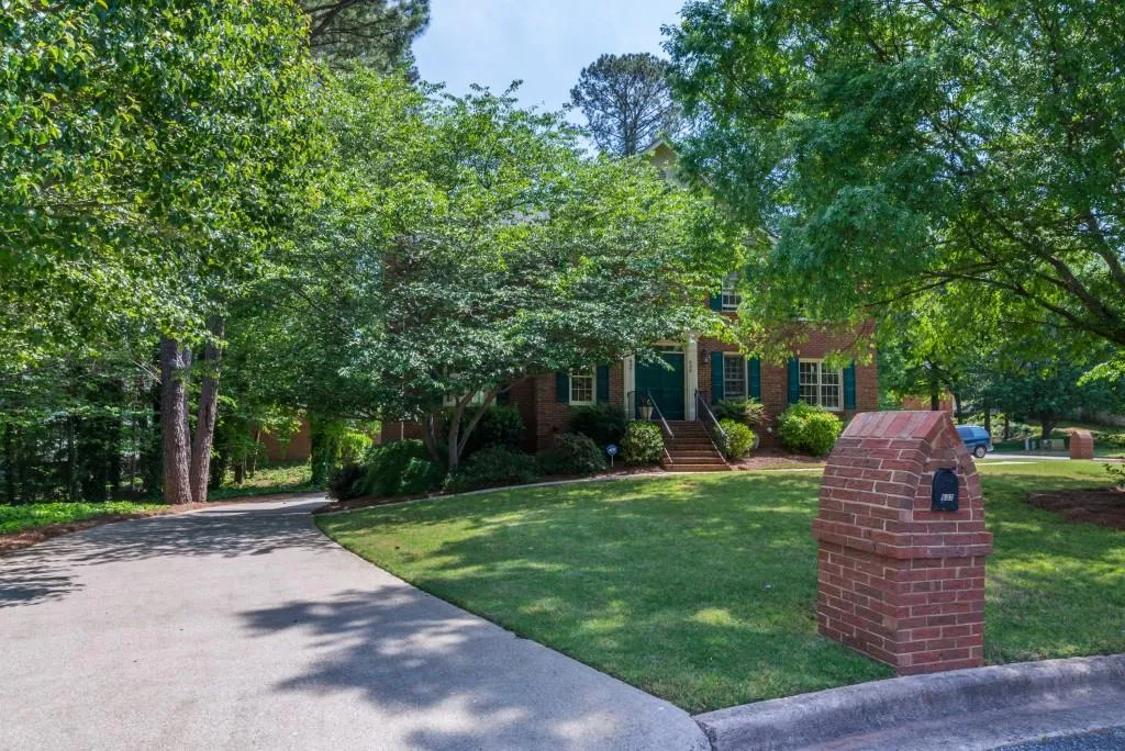 637 Corbin Lake Court, Sandy Springs, Georgia 30350, 3 Bedrooms Bedrooms, ,2 BathroomsBathrooms,Residential,Sold,637 Corbin Lake Court,5683194