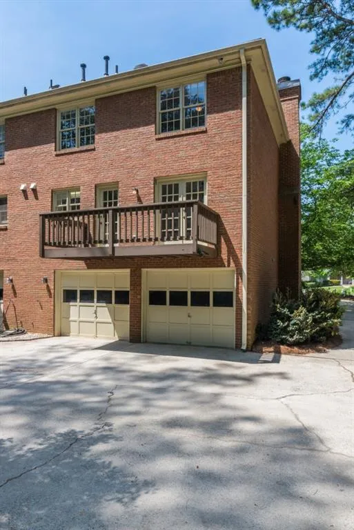 637 Corbin Lake Court, Sandy Springs, Georgia 30350, 3 Bedrooms Bedrooms, ,2 BathroomsBathrooms,Residential,Sold,637 Corbin Lake Court,5683194