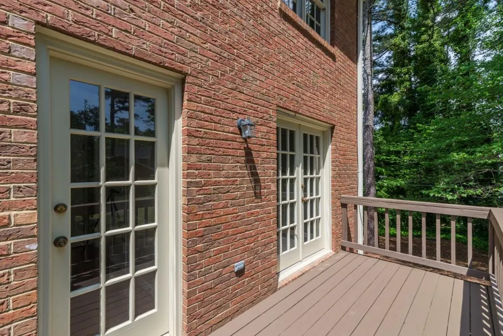 637 Corbin Lake Court, Sandy Springs, Georgia 30350, 3 Bedrooms Bedrooms, ,2 BathroomsBathrooms,Residential,Sold,637 Corbin Lake Court,5683194