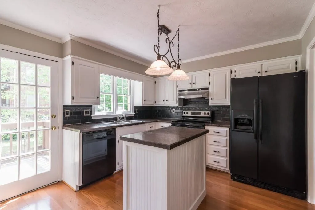 637 Corbin Lake Court, Sandy Springs, Georgia 30350, 3 Bedrooms Bedrooms, ,2 BathroomsBathrooms,Residential,Sold,637 Corbin Lake Court,5683194