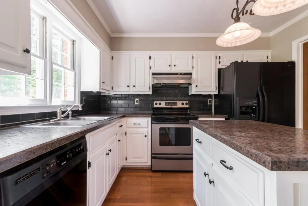 637 Corbin Lake Court, Sandy Springs, Georgia 30350, 3 Bedrooms Bedrooms, ,2 BathroomsBathrooms,Residential,Sold,637 Corbin Lake Court,5683194