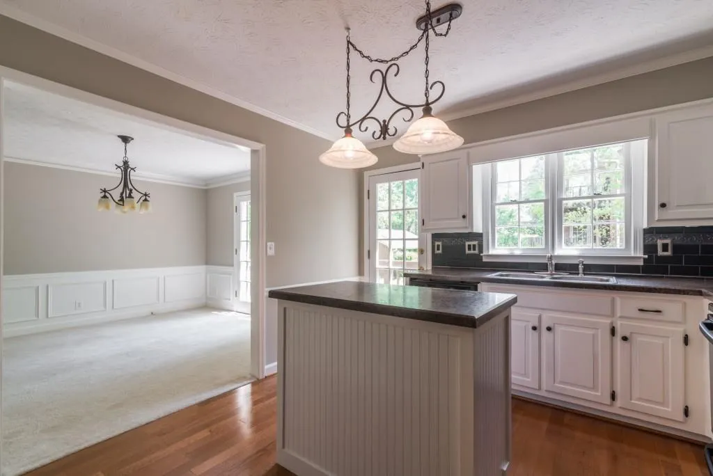 637 Corbin Lake Court, Sandy Springs, Georgia 30350, 3 Bedrooms Bedrooms, ,2 BathroomsBathrooms,Residential,Sold,637 Corbin Lake Court,5683194