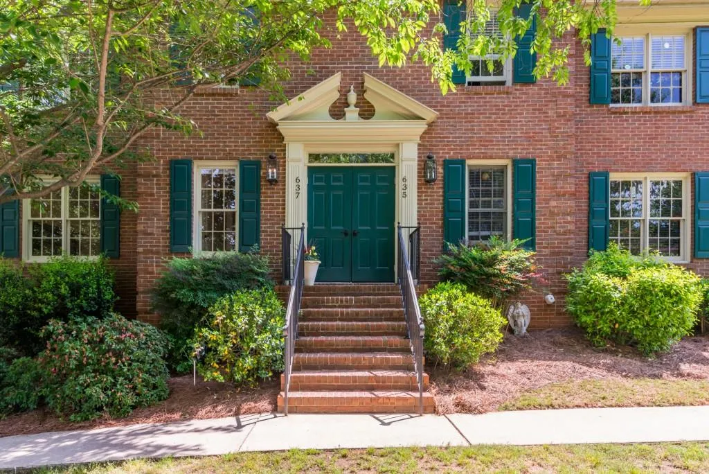 637 Corbin Lake Court, Sandy Springs, Georgia 30350, 3 Bedrooms Bedrooms, ,2 BathroomsBathrooms,Residential,Sold,637 Corbin Lake Court,5683194