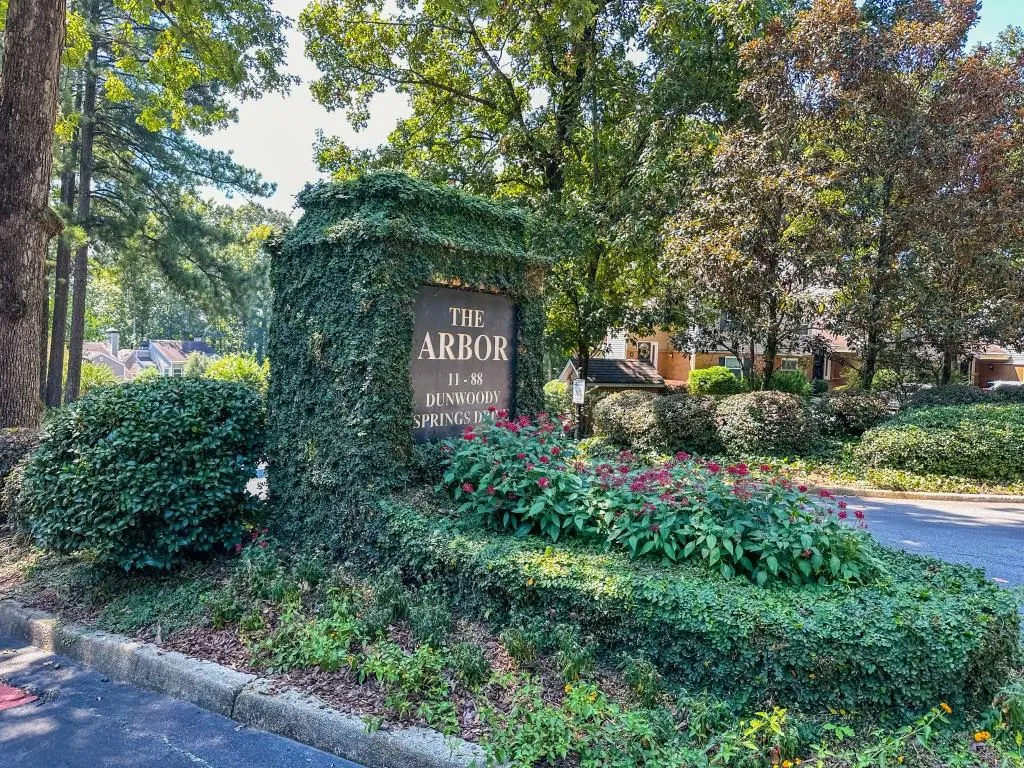 13 Dunwoody Springs Drive, Sandy Springs, Georgia 30328, 2 Bedrooms Bedrooms, ,2 BathroomsBathrooms,Residential,Sold,13 Dunwoody Springs Drive,7118705