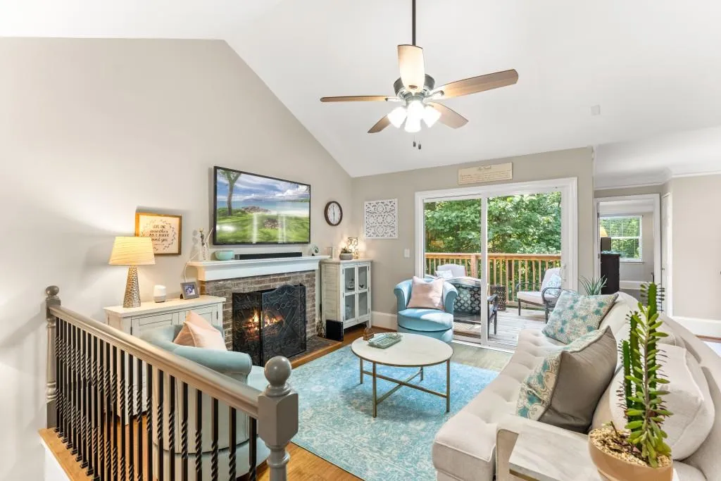 13 Dunwoody Springs Drive, Sandy Springs, Georgia 30328, 2 Bedrooms Bedrooms, ,2 BathroomsBathrooms,Residential,Sold,13 Dunwoody Springs Drive,7118705