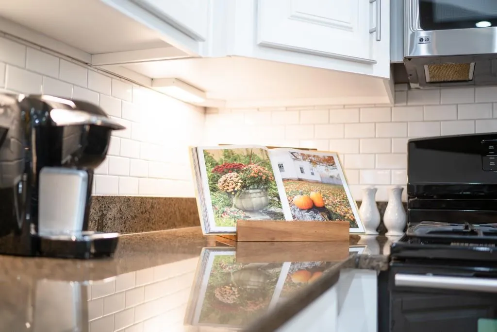 13 Dunwoody Springs Drive, Sandy Springs, Georgia 30328, 2 Bedrooms Bedrooms, ,2 BathroomsBathrooms,Residential,Sold,13 Dunwoody Springs Drive,7118705