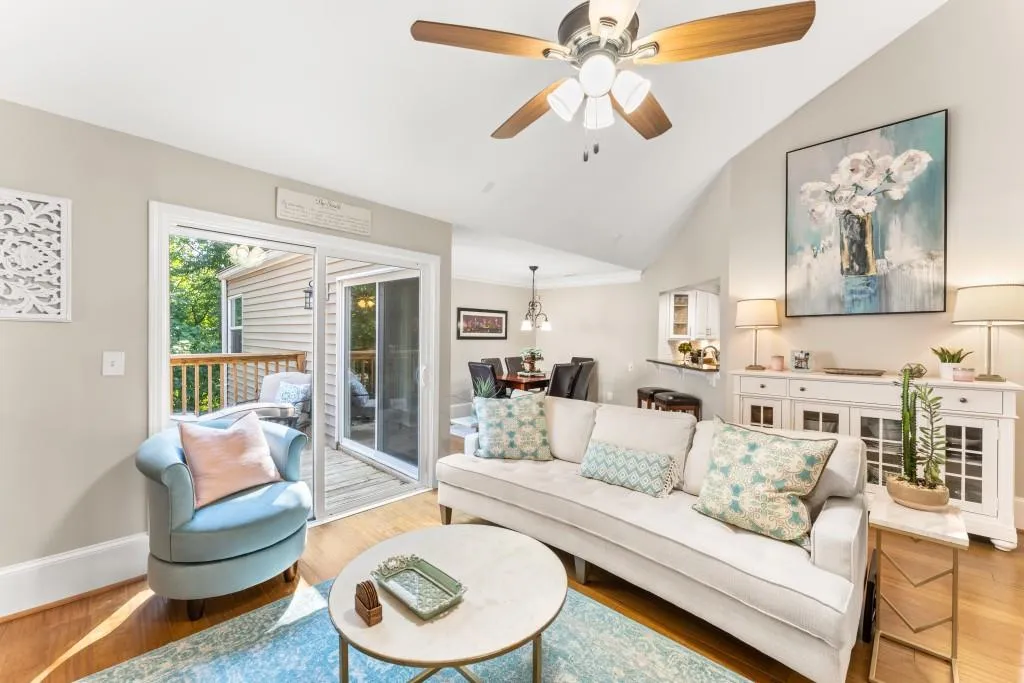 13 Dunwoody Springs Drive, Sandy Springs, Georgia 30328, 2 Bedrooms Bedrooms, ,2 BathroomsBathrooms,Residential,Sold,13 Dunwoody Springs Drive,7118705