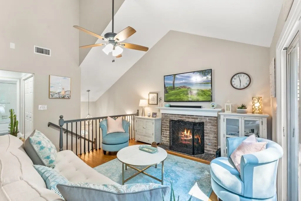 13 Dunwoody Springs Drive, Sandy Springs, Georgia 30328, 2 Bedrooms Bedrooms, ,2 BathroomsBathrooms,Residential,Sold,13 Dunwoody Springs Drive,7118705