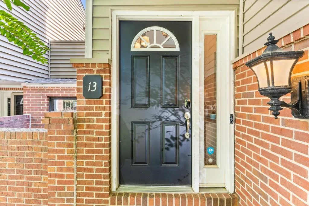 13 Dunwoody Springs Drive, Sandy Springs, Georgia 30328, 2 Bedrooms Bedrooms, ,2 BathroomsBathrooms,Residential,Sold,13 Dunwoody Springs Drive,7118705