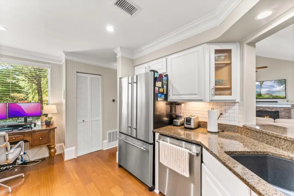 13 Dunwoody Springs Drive, Sandy Springs, Georgia 30328, 2 Bedrooms Bedrooms, ,2 BathroomsBathrooms,Residential,Sold,13 Dunwoody Springs Drive,7118705