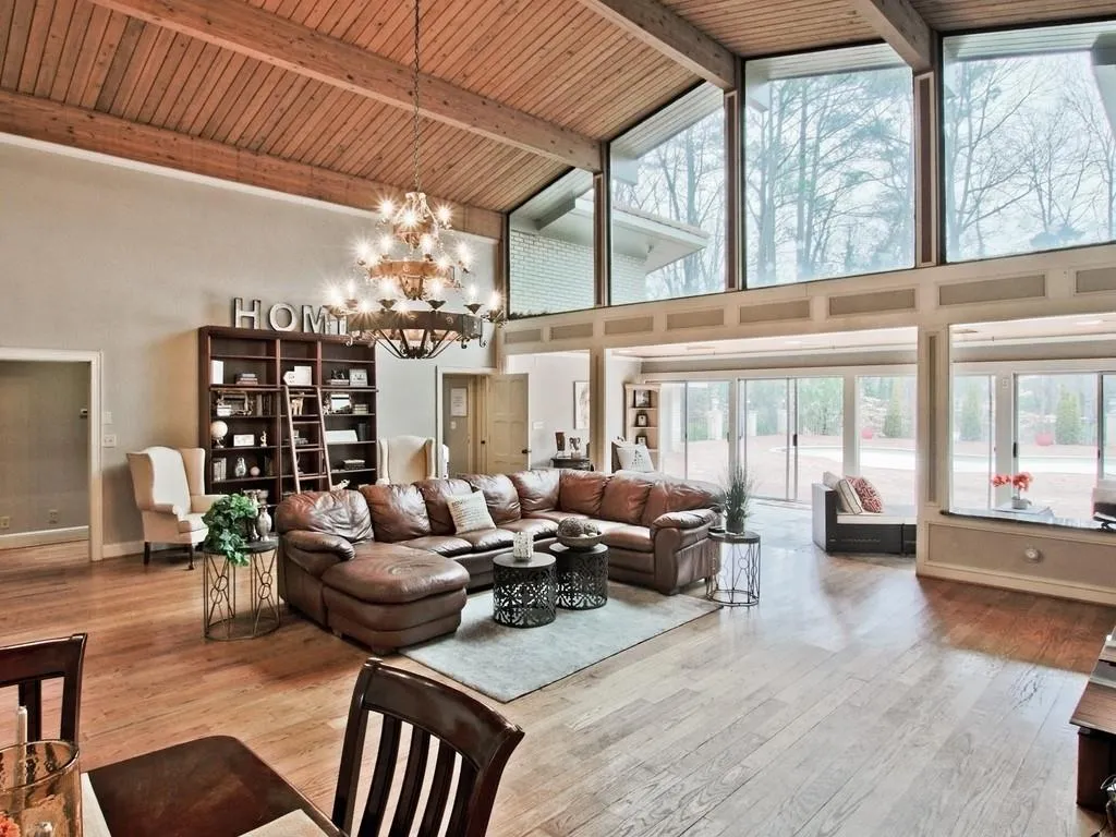 6435 Riverside Drive, Sandy Springs, Georgia 30328, 4 Bedrooms Bedrooms, ,3 BathroomsBathrooms,Residential,Sold,6435 Riverside Drive,6680047