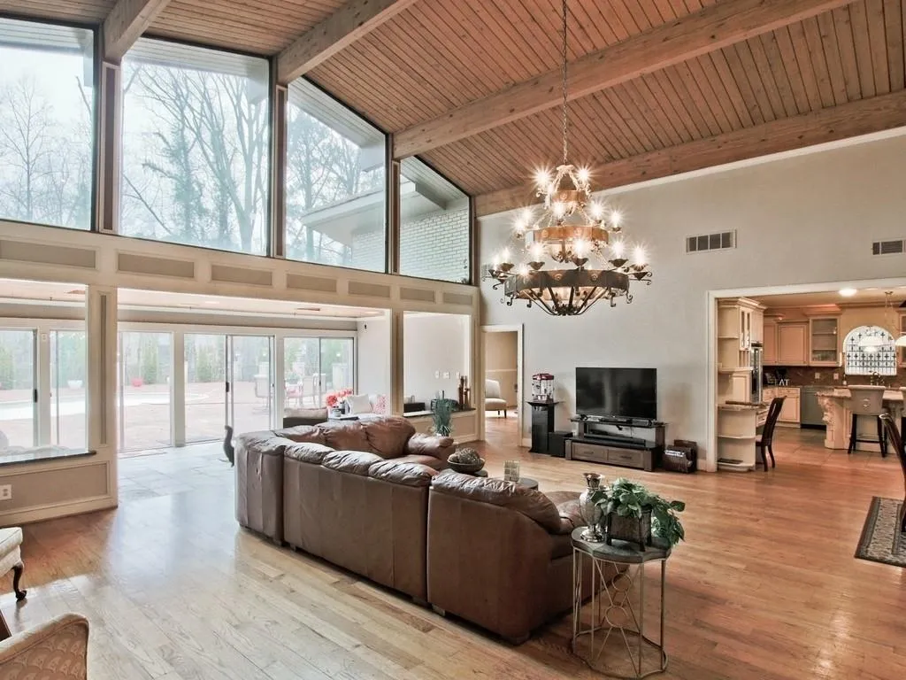6435 Riverside Drive, Sandy Springs, Georgia 30328, 4 Bedrooms Bedrooms, ,3 BathroomsBathrooms,Residential,Sold,6435 Riverside Drive,6680047