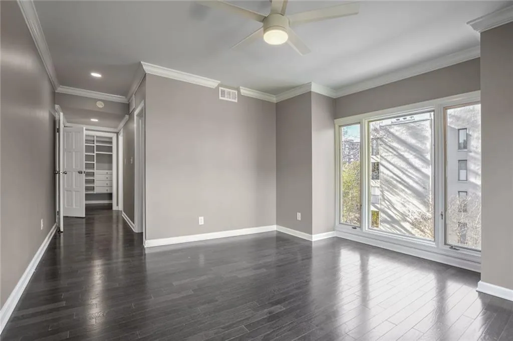 1 or 2 Primary Suites, 2 walk-in closets.