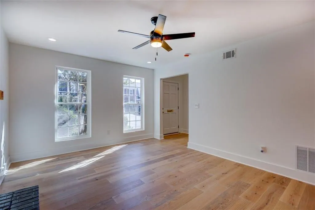 6 Kings Tavern Place, Atlanta, Georgia 30318, 2 Bedrooms Bedrooms, ,2 BathroomsBathrooms,Residential,For Sale,6 Kings Tavern Place,7672425 6 Kings Tavern Place, Atlanta, Georgia 30318, 2 Bedrooms Bedrooms, ,2 BathroomsBathrooms,Residential,For Sale,6 Kings Tavern Place,7672425