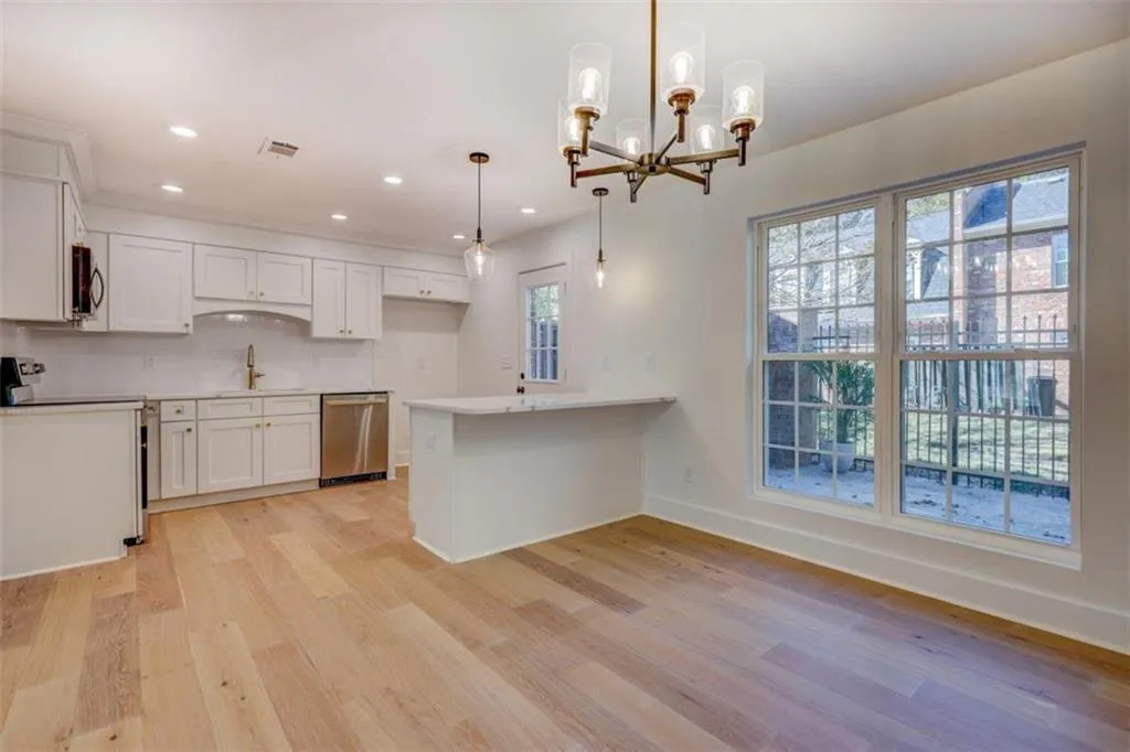 6 Kings Tavern Place, Atlanta, Georgia 30318, 2 Bedrooms Bedrooms, ,2 BathroomsBathrooms,Residential,For Sale,6 Kings Tavern Place,7672425 6 Kings Tavern Place, Atlanta, Georgia 30318, 2 Bedrooms Bedrooms, ,2 BathroomsBathrooms,Residential,For Sale,6 Kings Tavern Place,7672425