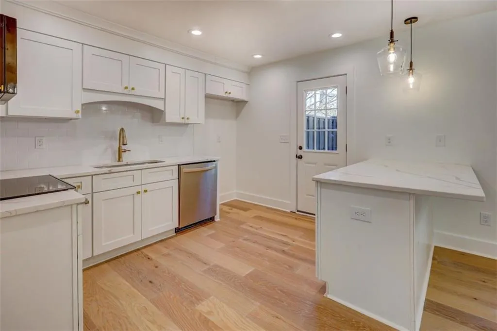 6 Kings Tavern Place, Atlanta, Georgia 30318, 2 Bedrooms Bedrooms, ,2 BathroomsBathrooms,Residential,For Sale,6 Kings Tavern Place,7672425 6 Kings Tavern Place, Atlanta, Georgia 30318, 2 Bedrooms Bedrooms, ,2 BathroomsBathrooms,Residential,For Sale,6 Kings Tavern Place,7672425