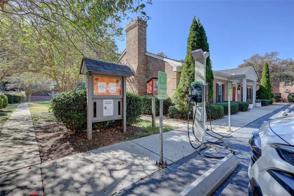 6 Kings Tavern Place, Atlanta, Georgia 30318, 2 Bedrooms Bedrooms, ,2 BathroomsBathrooms,Residential,For Sale,6 Kings Tavern Place,7672425 6 Kings Tavern Place, Atlanta, Georgia 30318, 2 Bedrooms Bedrooms, ,2 BathroomsBathrooms,Residential,For Sale,6 Kings Tavern Place,7672425