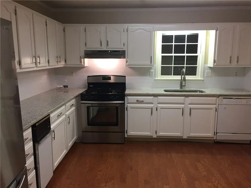 7915 Briar Villa Place, Sandy Springs, Georgia 30350, 3 Bedrooms Bedrooms, ,2 BathroomsBathrooms,Residential,Sold,7915 Briar Villa Place,5780907